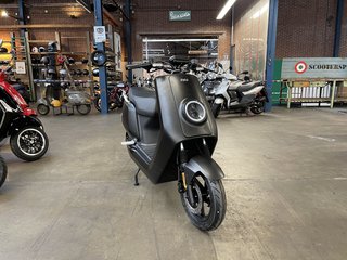 Niu elektrische scooters | 7 per week open - Scooterspot 1000m2 scooterwinkel Amsterdam
